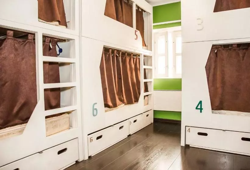 هتل Clever Hostel