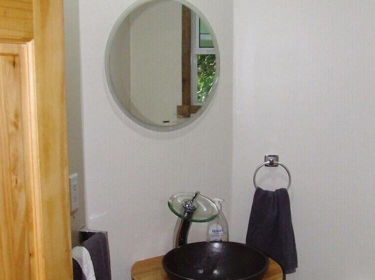 هتل Jungle Reef Inn