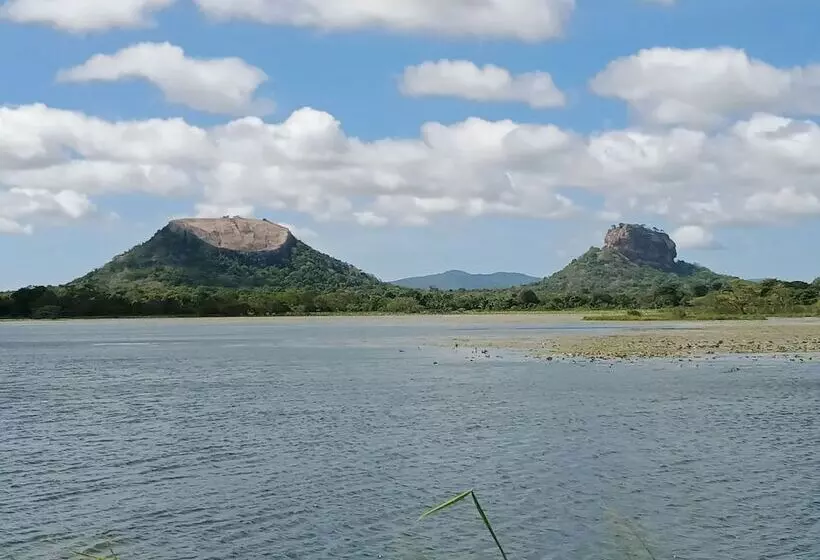 Hotel Sigiriya Rock Gate Resort
