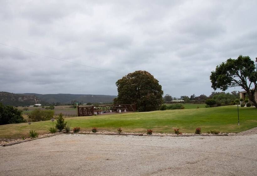 בית מלון כפרי Stonefield Polo Estate