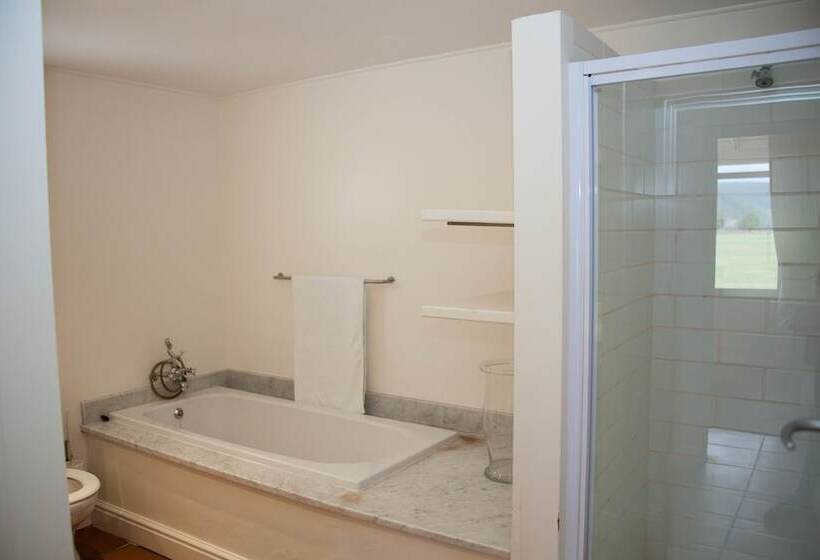 בית מלון כפרי Stonefield Polo Estate