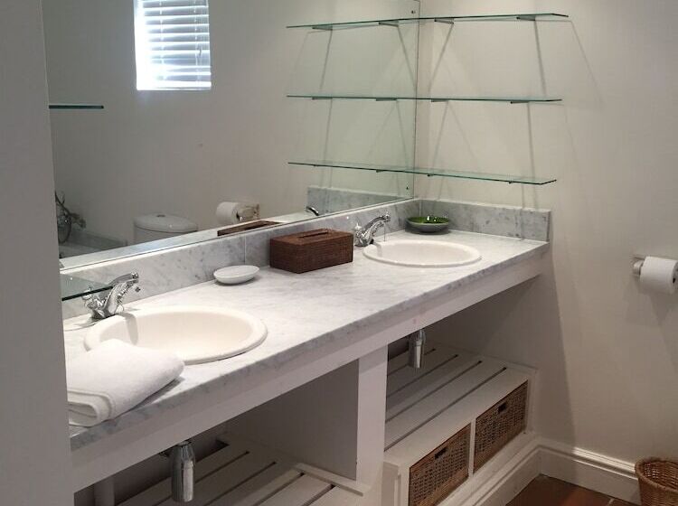 בית מלון כפרי Stonefield Polo Estate