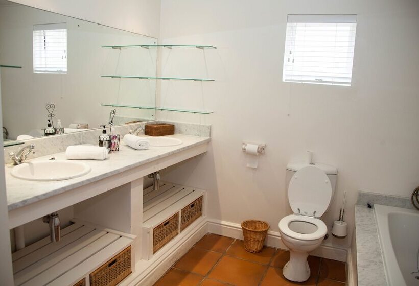 בית מלון כפרי Stonefield Polo Estate