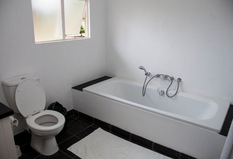 בית מלון כפרי Stonefield Polo Estate