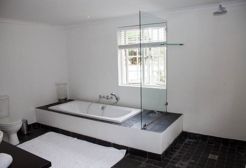 בית מלון כפרי Stonefield Polo Estate