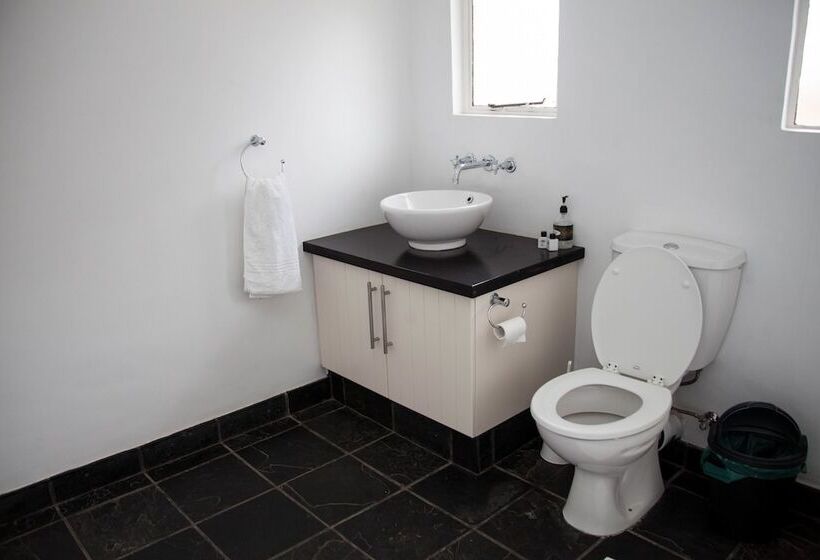 בית מלון כפרי Stonefield Polo Estate