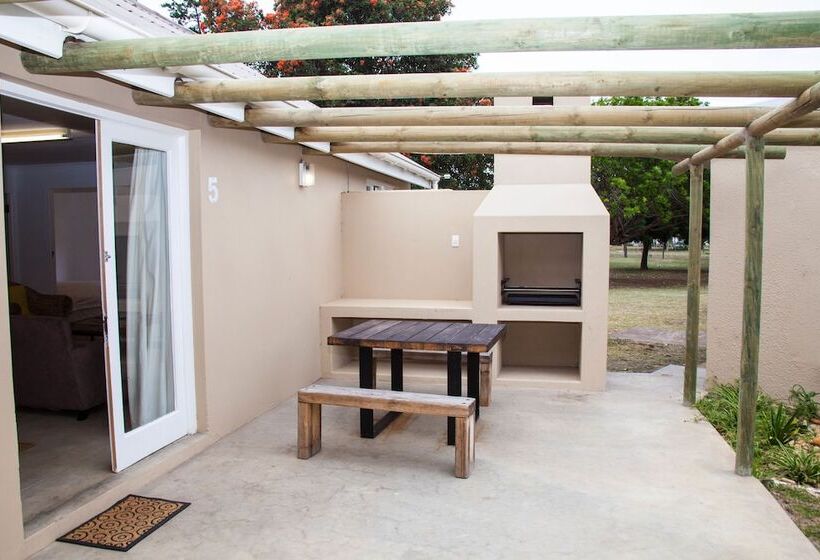 בית מלון כפרי Stonefield Polo Estate