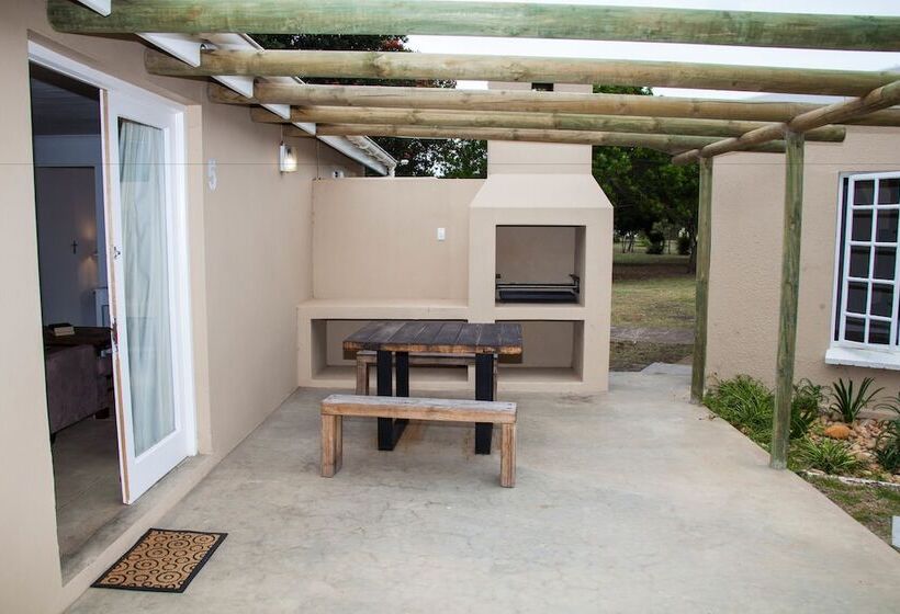 בית מלון כפרי Stonefield Polo Estate