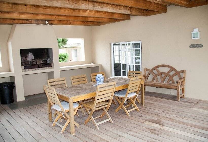 בית מלון כפרי Stonefield Polo Estate