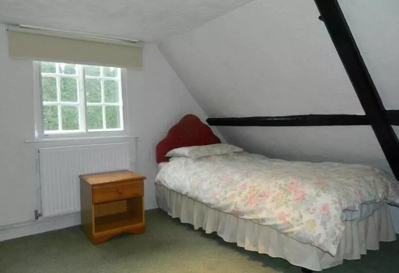 ホテル The Cedars