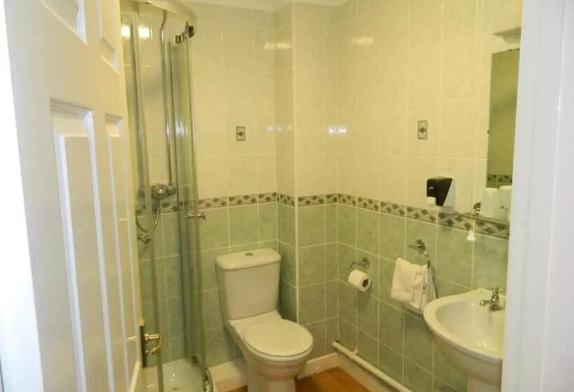 ホテル The Cedars