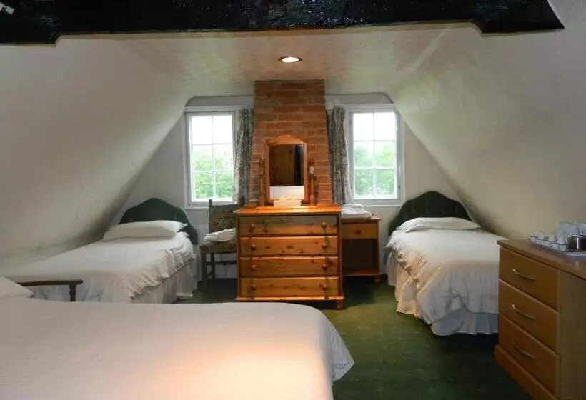 ホテル The Cedars