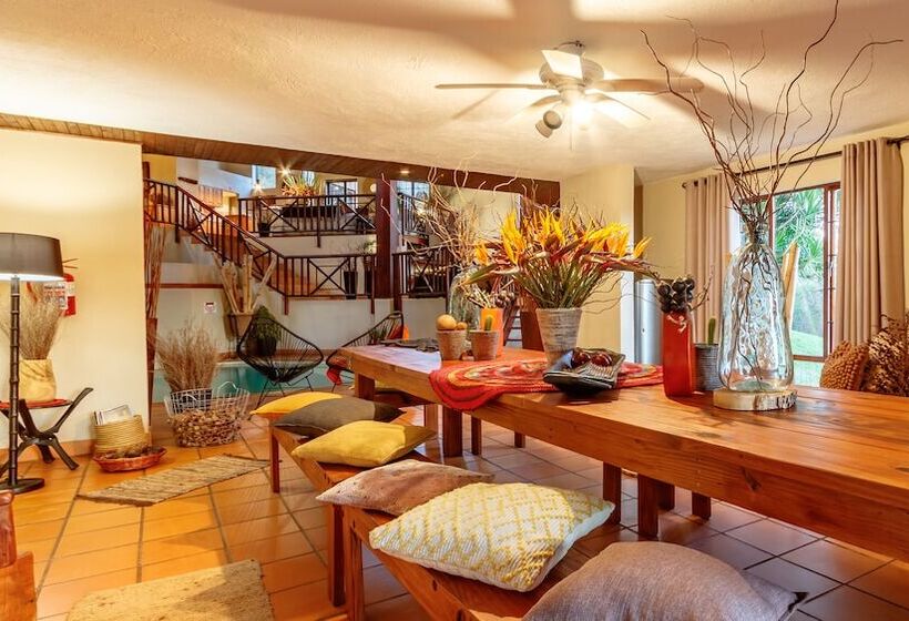 בית מלון כפרי Ulwazi Rock Lodge