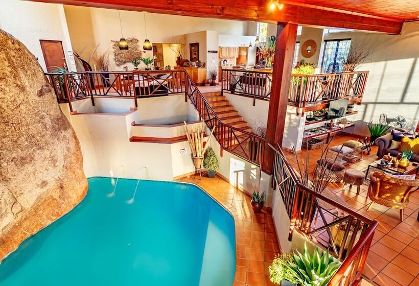 בית מלון כפרי Ulwazi Rock Lodge