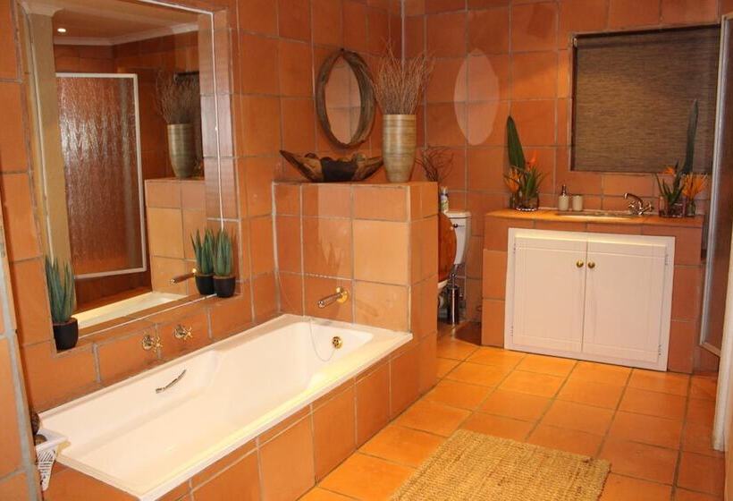 בית מלון כפרי Ulwazi Rock Lodge