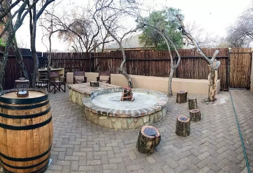 هتل Wild Dog Guest Lodge