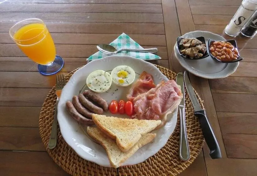 هتل Wild Dog Guest Lodge
