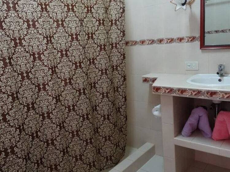 הוסטל Villa Maria Del Carmen