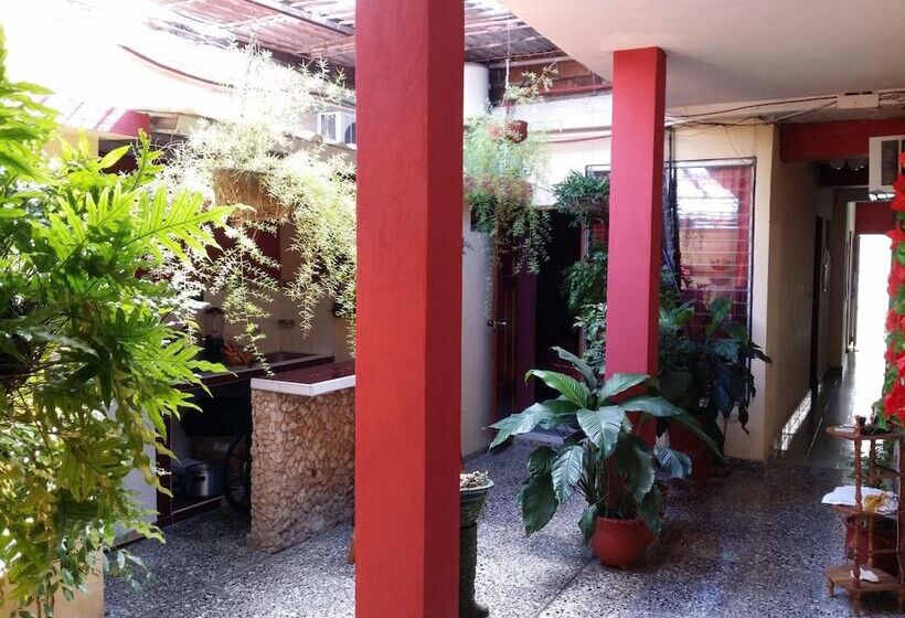 הוסטל Villa Maria Del Carmen