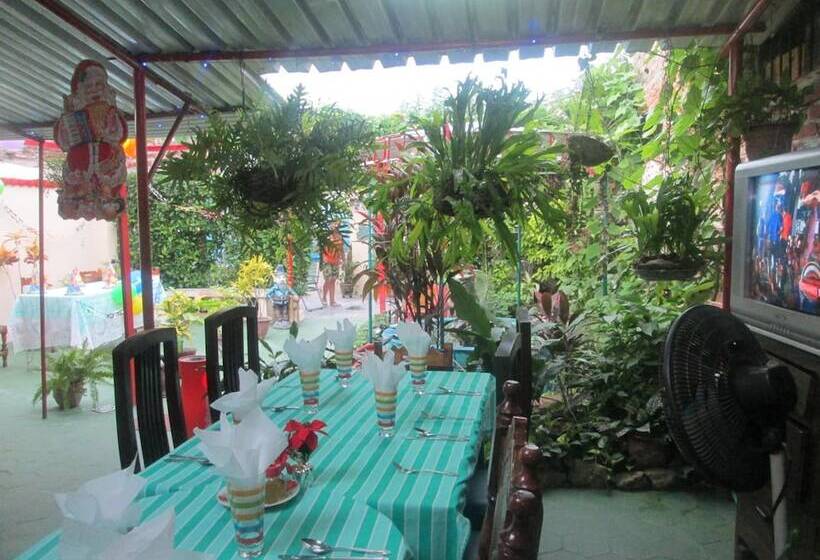 הוסטל Villa Maria Del Carmen