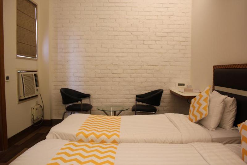 Fabhotel Daffodils Ii