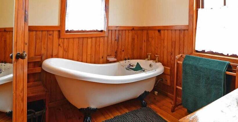 בית מלון כפרי Forest Edge