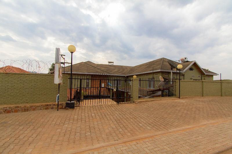 هتل Kings Hospitality Centre