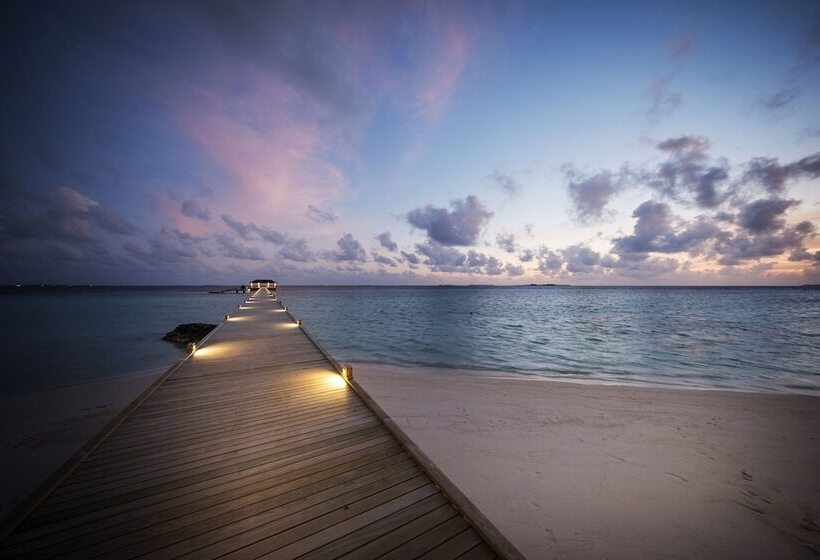 هتل Robinson Noonu  All Inclusive