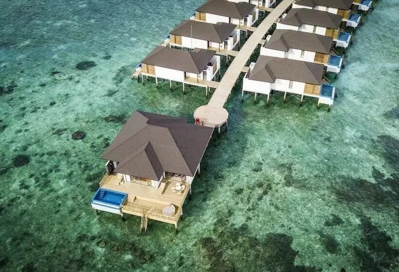 هتل Robinson Noonu  All Inclusive