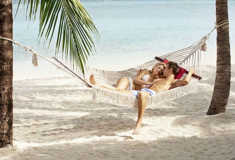 هتل Robinson Noonu  All Inclusive