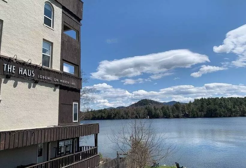 ホテル The Haus On Mirror Lake