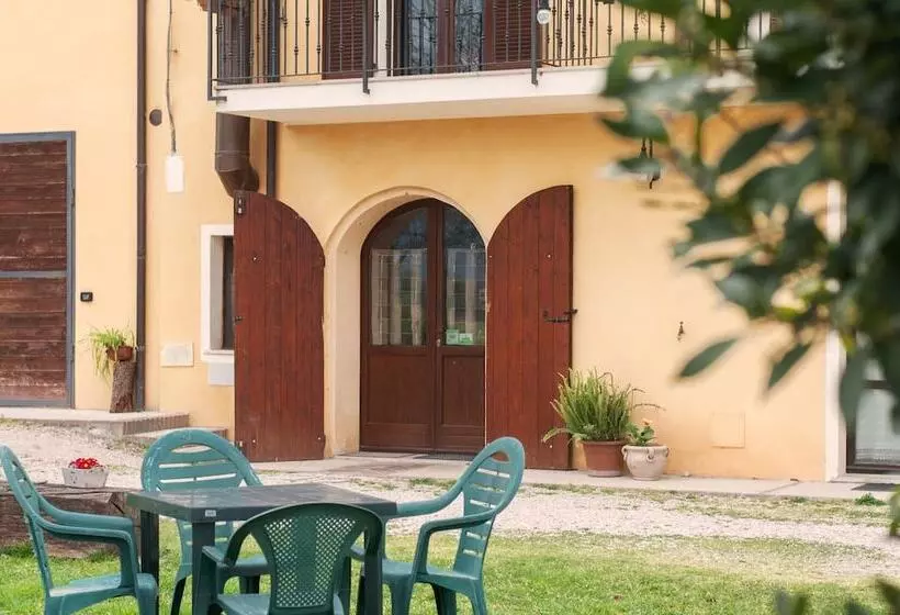 ホテル Agriturismo Stovali Da Lustrinu