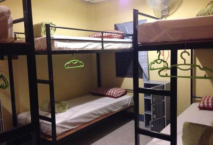 בית מלון כפרי Bed Khaolak Hostel