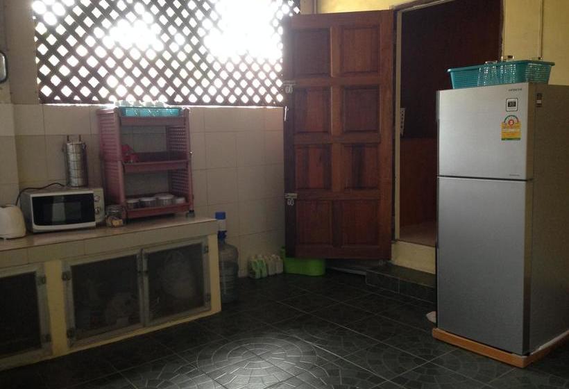 בית מלון כפרי Bed Khaolak Hostel