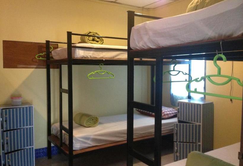 בית מלון כפרי Bed Khaolak Hostel