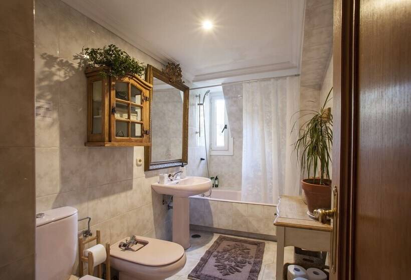 فندق Far Out Inn