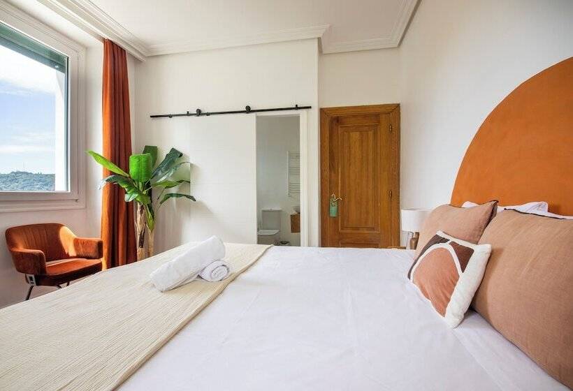 فندق Far Out Inn