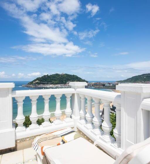 فندق Far Out Inn