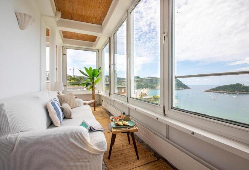 فندق Far Out Inn