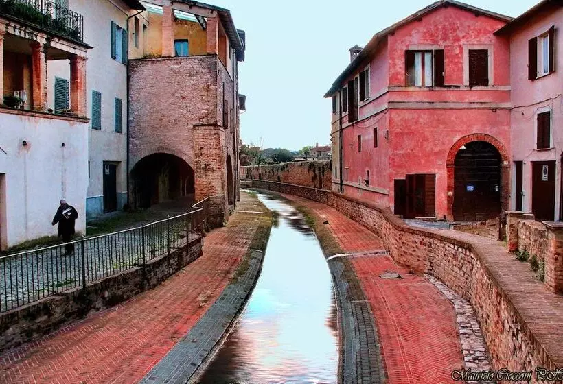 ホテル Ostello Palazzo Pierantoni