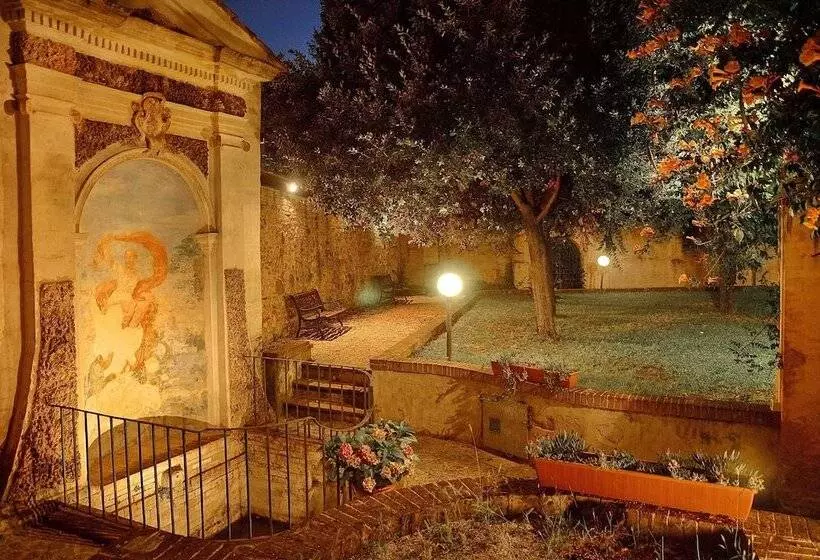 ホテル Ostello Palazzo Pierantoni