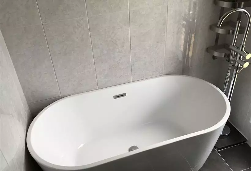 هتل The Summit Condominium &