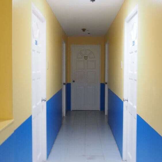 בית מלון כפרי Sunday Hostel