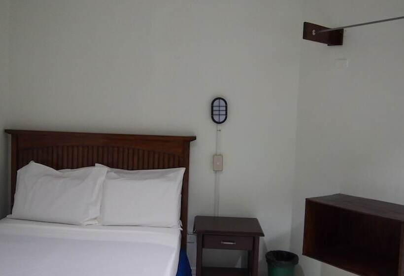 בית מלון כפרי Sunday Hostel