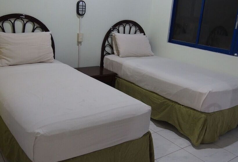 בית מלון כפרי Sunday Hostel