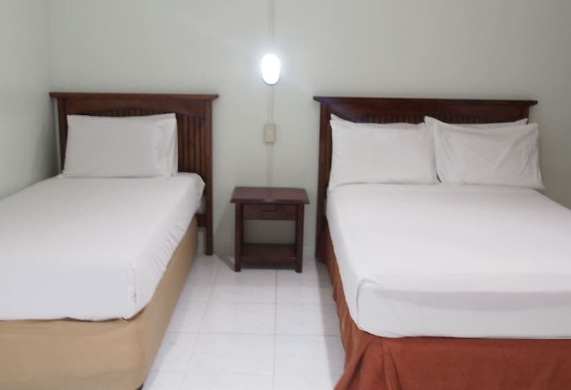 בית מלון כפרי Sunday Hostel