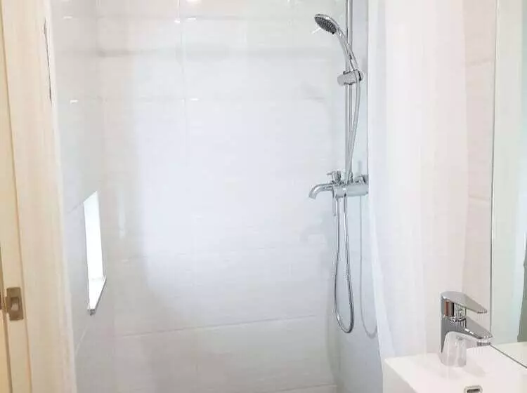 Hotelli The Leaf House