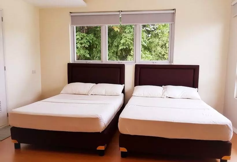 Hotelli The Leaf House