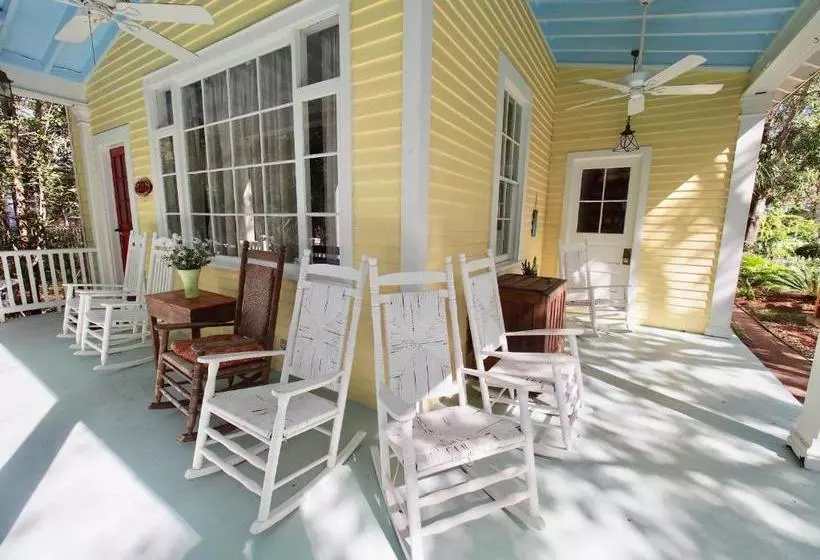 هتل The Lighthouse Inn