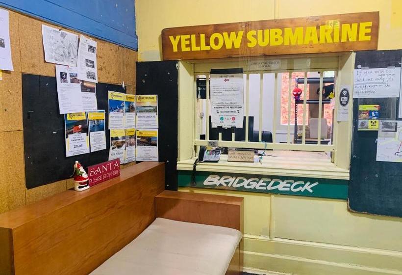 فندق Yellow Submarine Backpackers
